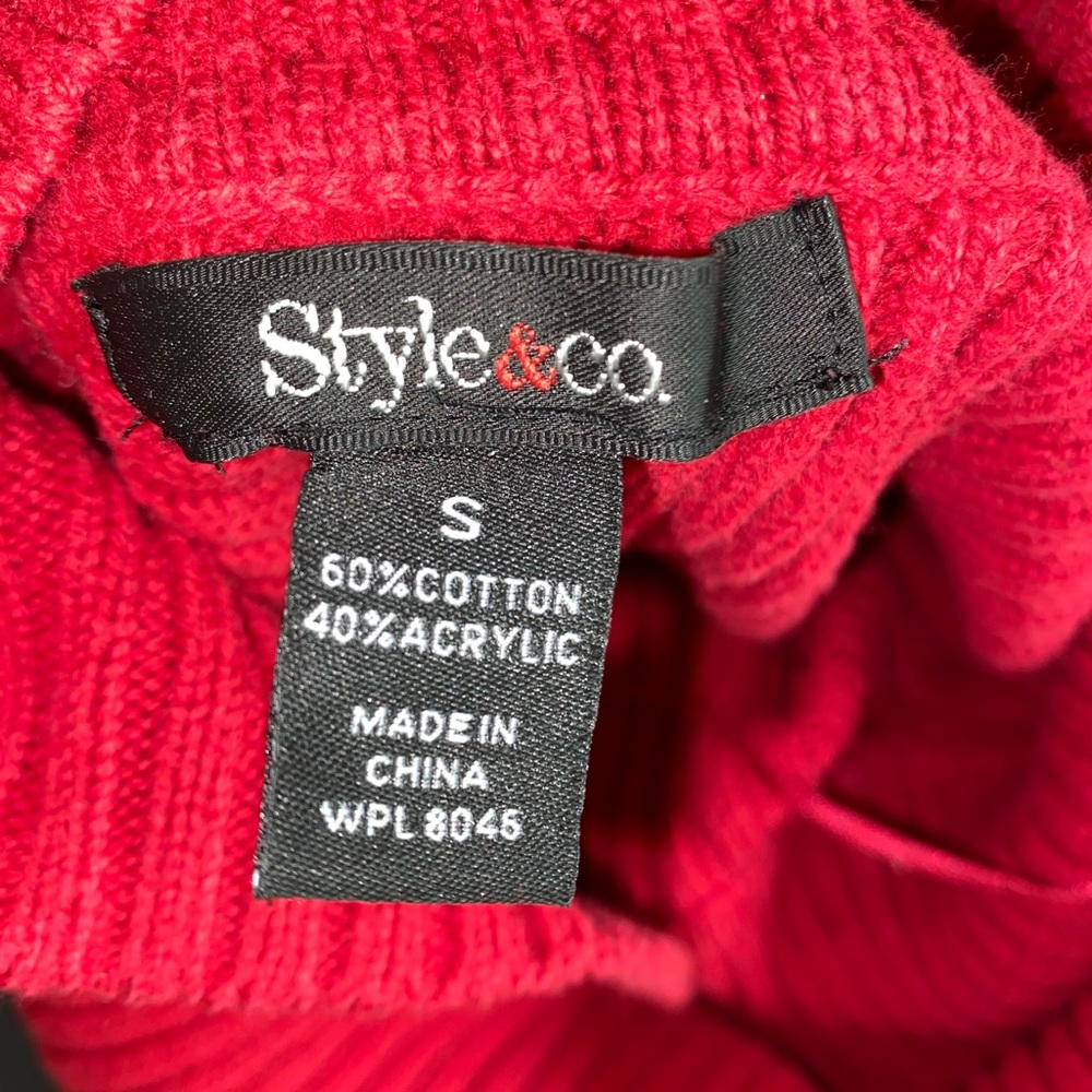 Red sweater - Picture 3 of 3